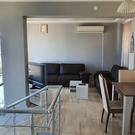 Athina ,pronamic Seaview And Cosy Garden Villa