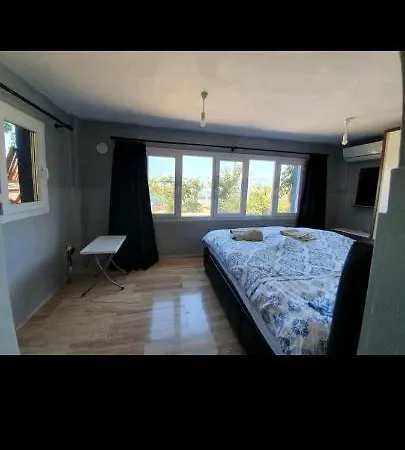 Athina ,pronamic Seaview And Cosy Garden Villa